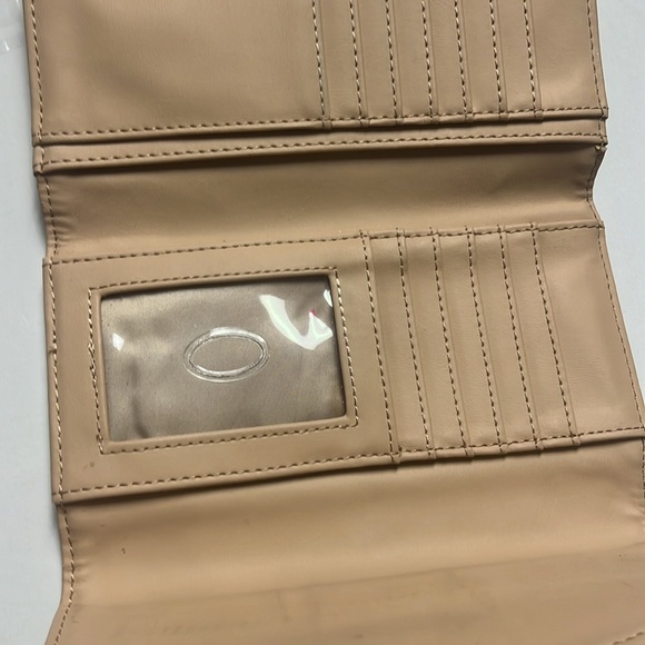 Guess foldable wallet. - Picture 4 of 4